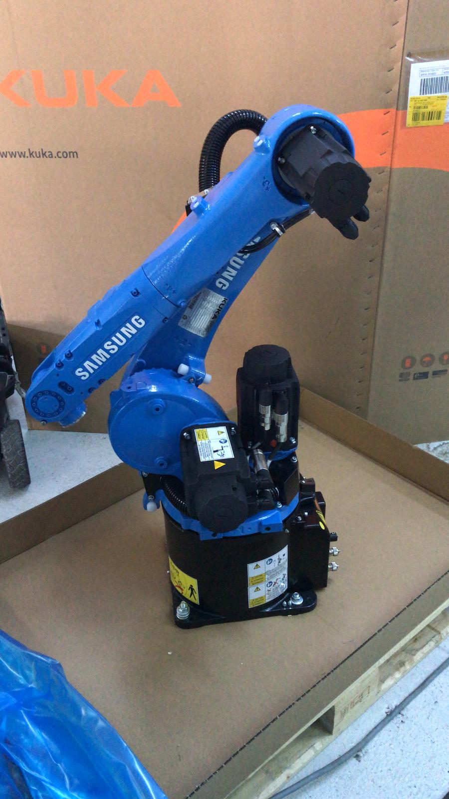 KUKA AGILUS KR6 R900  2018